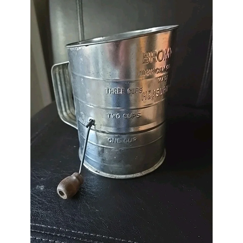 Vintage Bromwells Measuring Cup Flour‎ Sifter Crank Handle Kitchen Baking Tool
